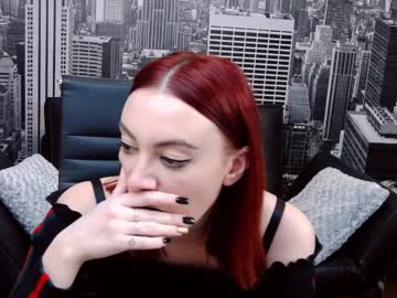 Loira Magrinha dos Peitinhos Deliciosos