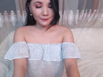 Novinha de Corpo Magro Nua Mostrando a Xoxota Peluda