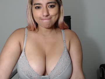 Novinha Linda Tirando o Shortinho