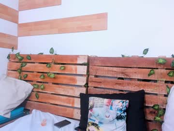 Ninfeta de Rostinho Meigo Tirando a Roupa