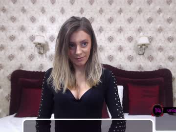 Ruivinha Novinha Nua Mostrando a Bucetinha