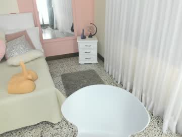 Baixinha dos Peitos Grandes Pelada