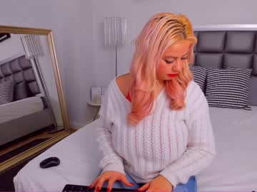 Branquinha Mostrando a Tatuagem na Buceta