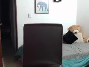 Loira Mostrando a Buceta na Rua