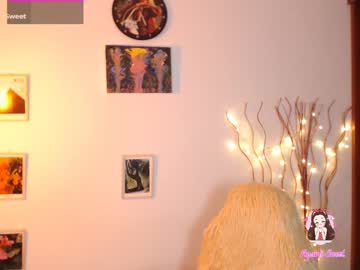 Ninfeta Safada Tirando a Roupa