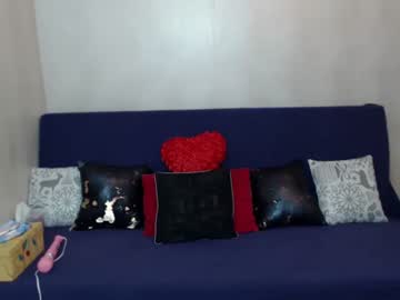 Novinha bem safada sentando na pica dura