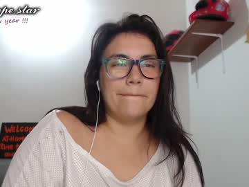 Novinha de shortinho ficando peladinha